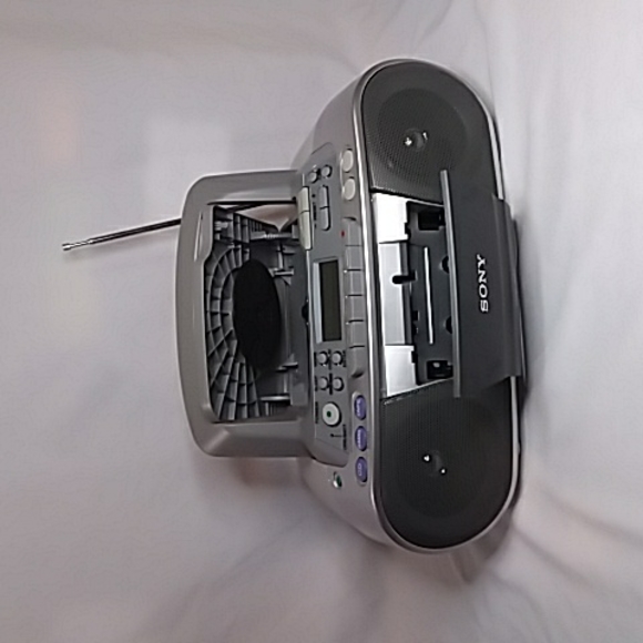 Vintage Sony Boom Box CFD S01, AM/FM radio, single CD player and Cassette player - Picture 3 of 4